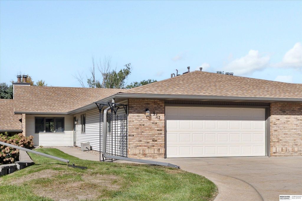 957 N 16th Street, Blair