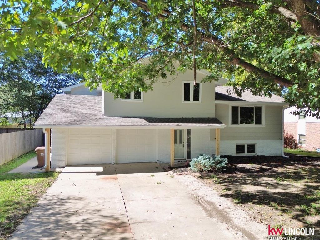 431 Driftwood Drive, Lincoln