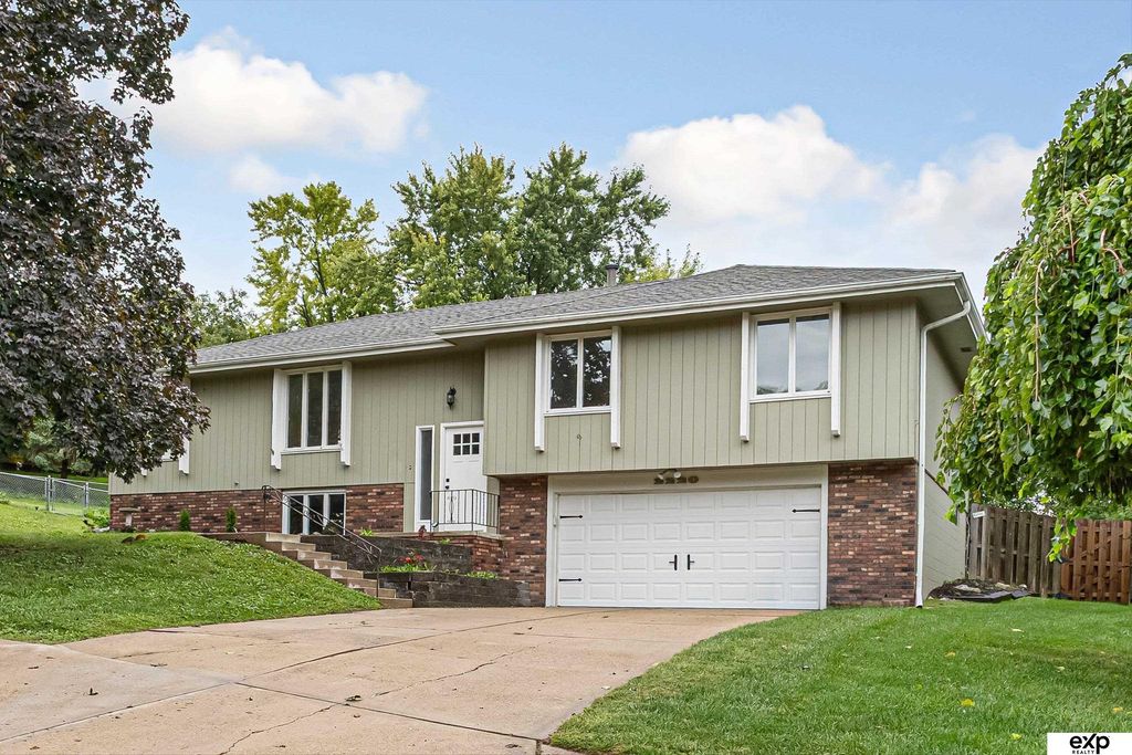 2220 S 164th Circle, Omaha