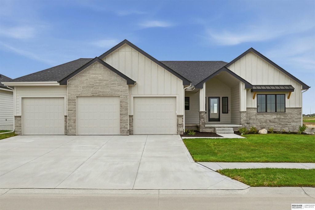 21225 Sunburst Avenue, Elkhorn