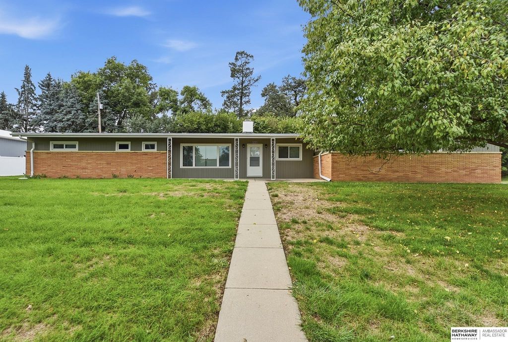 8322 N 37th Street, Omaha