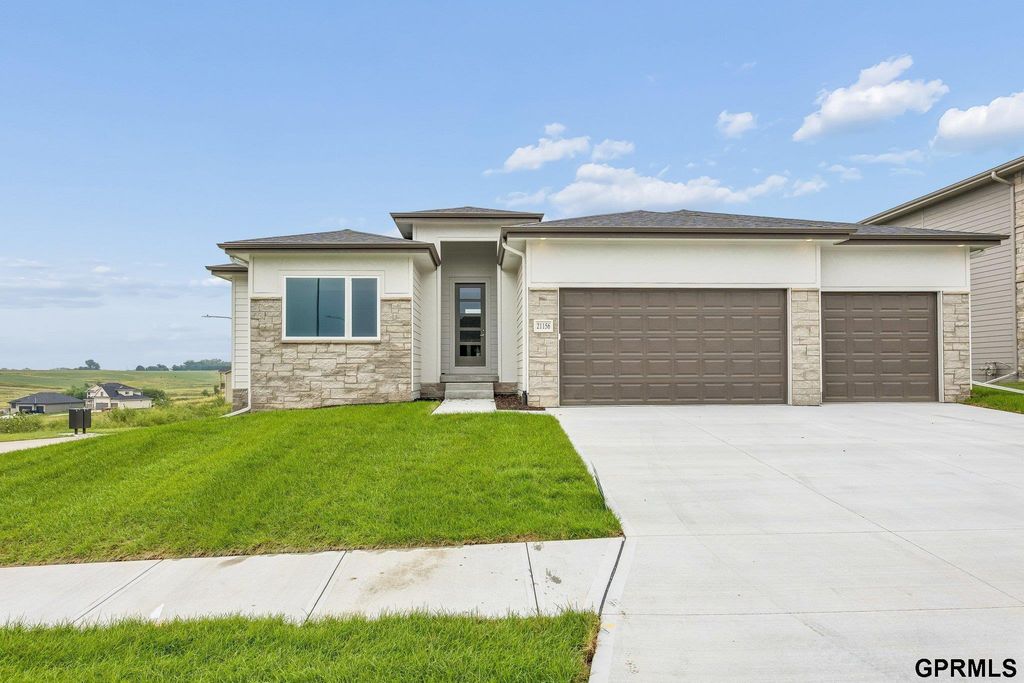 21156 Hartman Avenue, Elkhorn