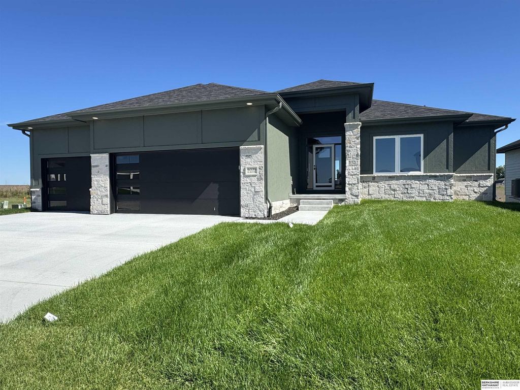6339 N 207th Street, Elkhorn