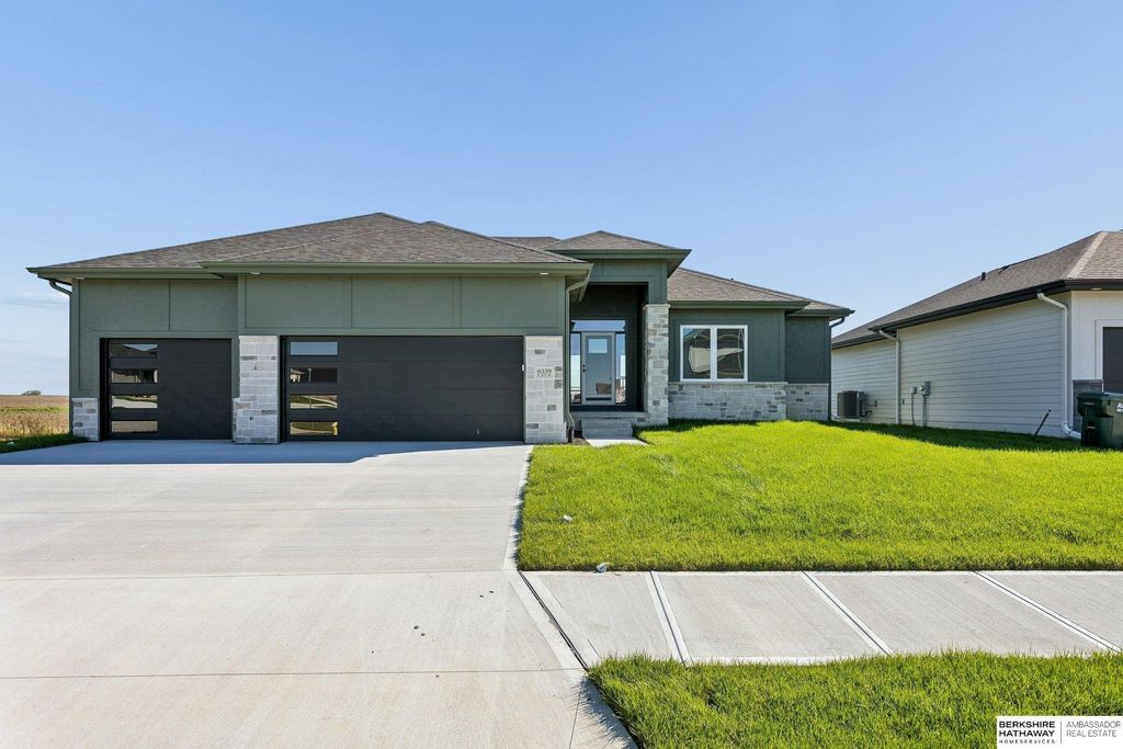 6339 N 207th Street, Elkhorn