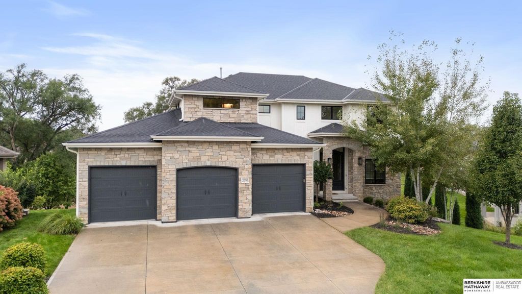 2393 S 218th Avenue, Elkhorn