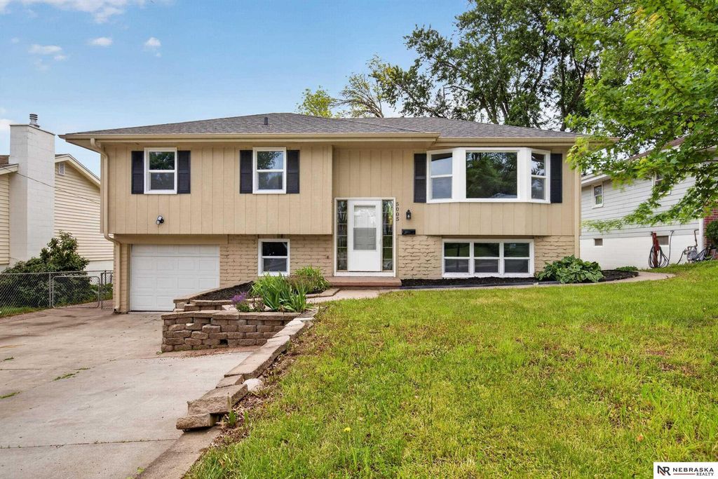 5005 S 90th Street, Omaha