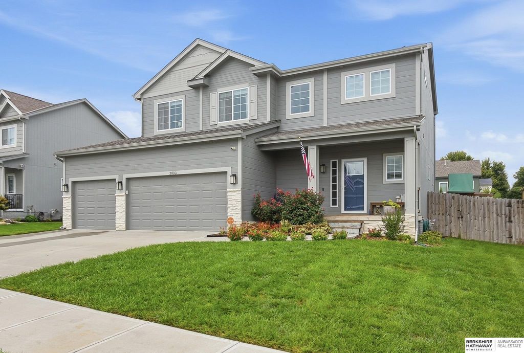 2016 Hummingbird Drive Drive, Bellevue