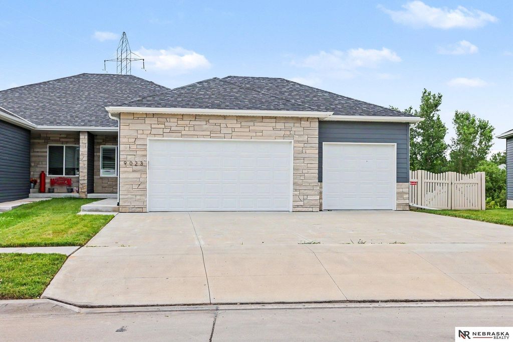 9023 Red Sky Lane, Lincoln