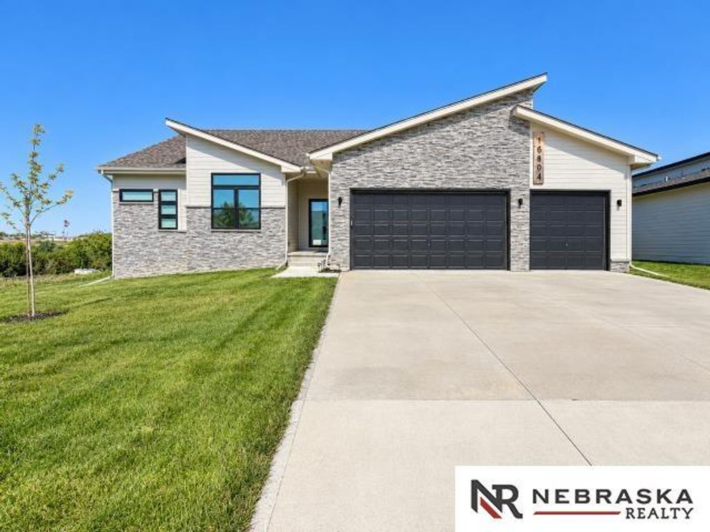 10604 Lake Tahoe Drive, Papillion