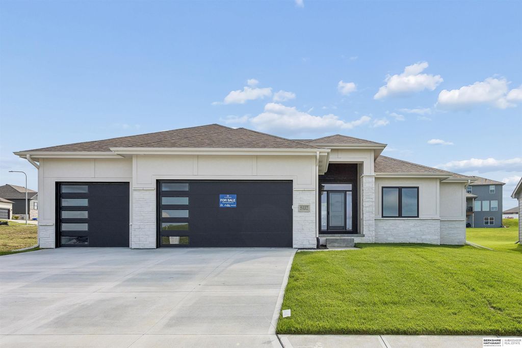 6227 N 210th Street, Elkhorn