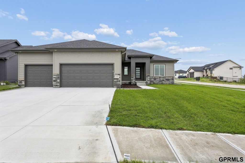 21151 Jessie Avenue, Elkhorn