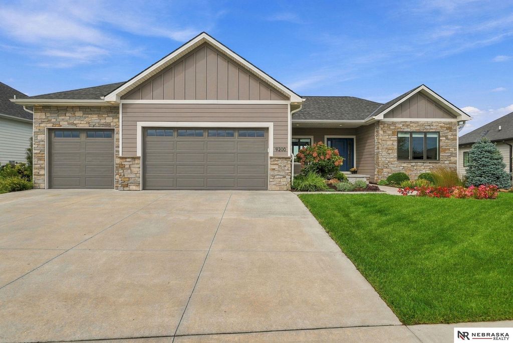 9200 Rattlesnake Road, Lincoln