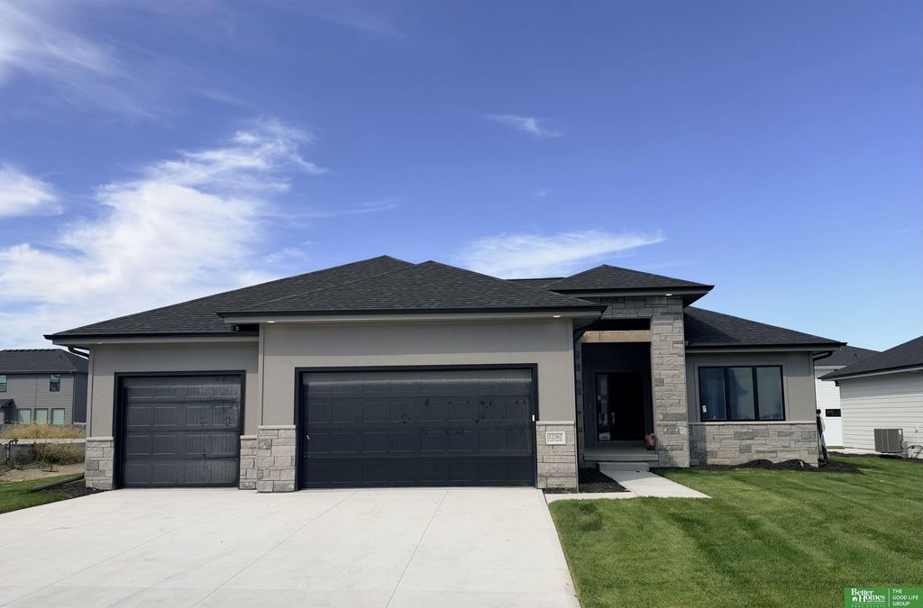 12362 Lake Vista Drive, Papillion