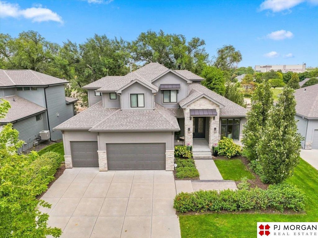 2331 S 218th Avenue, Elkhorn