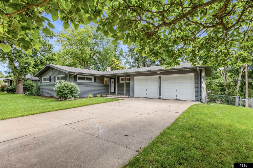 2815 S 102nd Street, Omaha