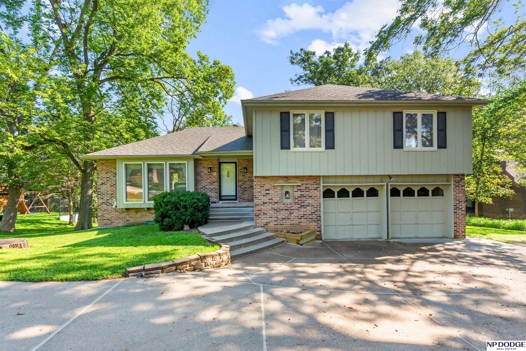 506 Dowding Court, Bellevue