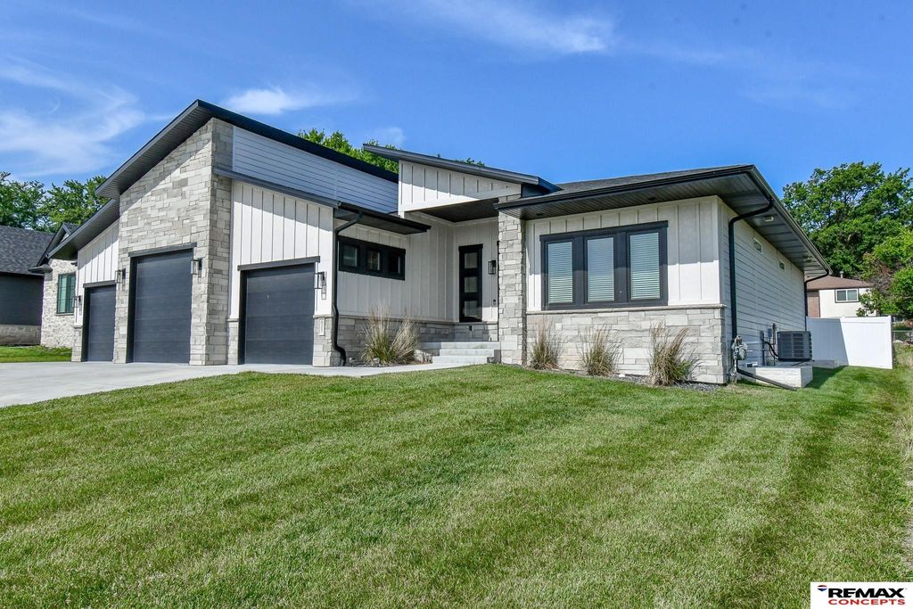 921 S 88th Street, Lincoln