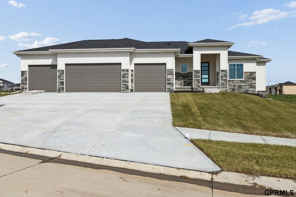 5705 N 197 Avenue, Elkhorn