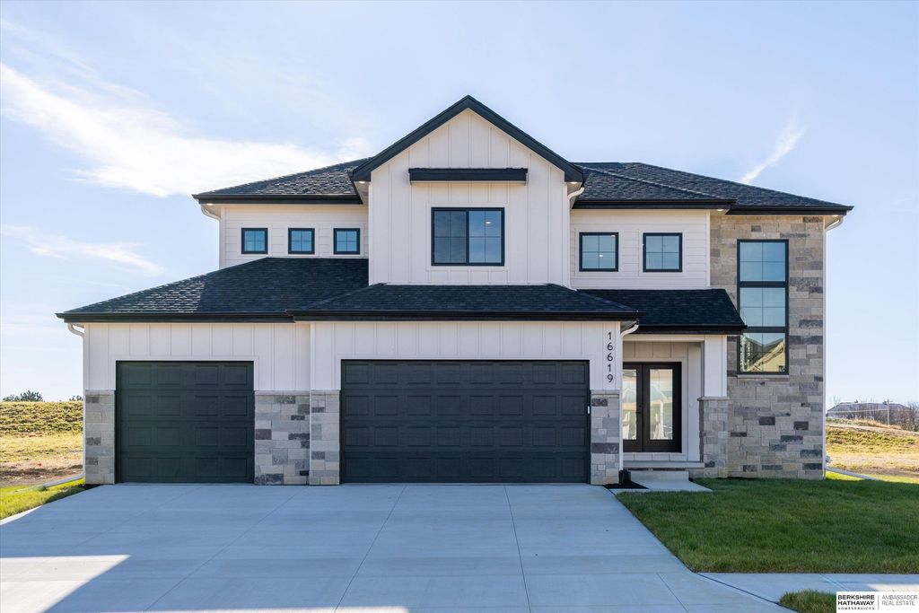 21910 Hampton Drive, Gretna