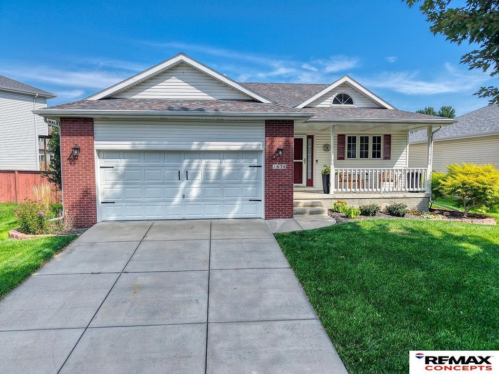 1636 Blackhawk Drive, Lincoln