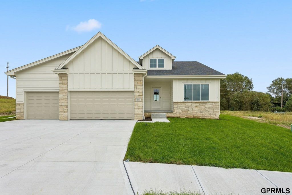 10703 S 218 Street, Gretna