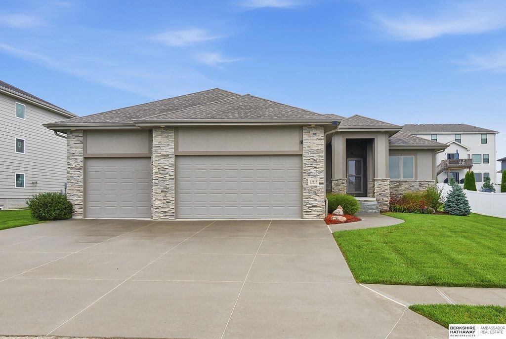 18458 Greenleaf Street, Omaha