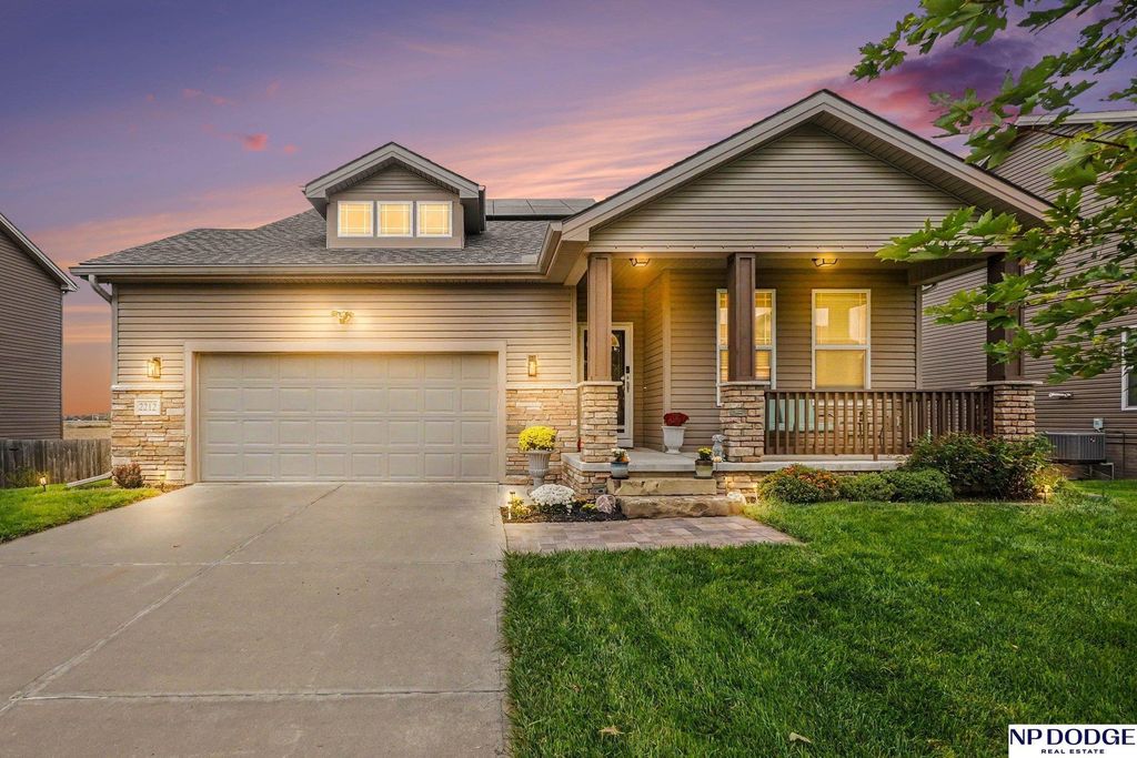 2212 Alexandra Road, Papillion