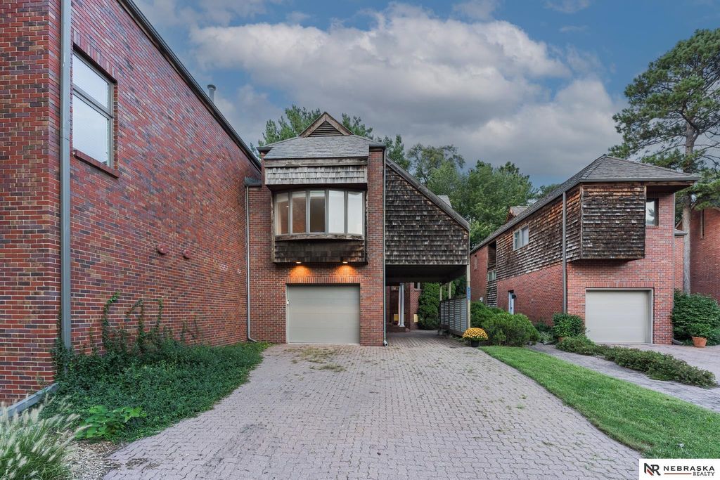 1306 Three Pines Court, Lincoln