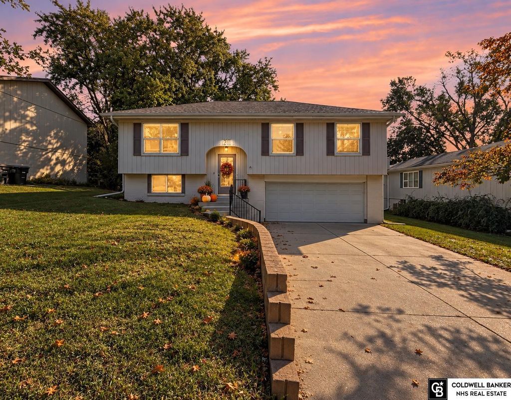 1711 N 105 Street, Omaha
