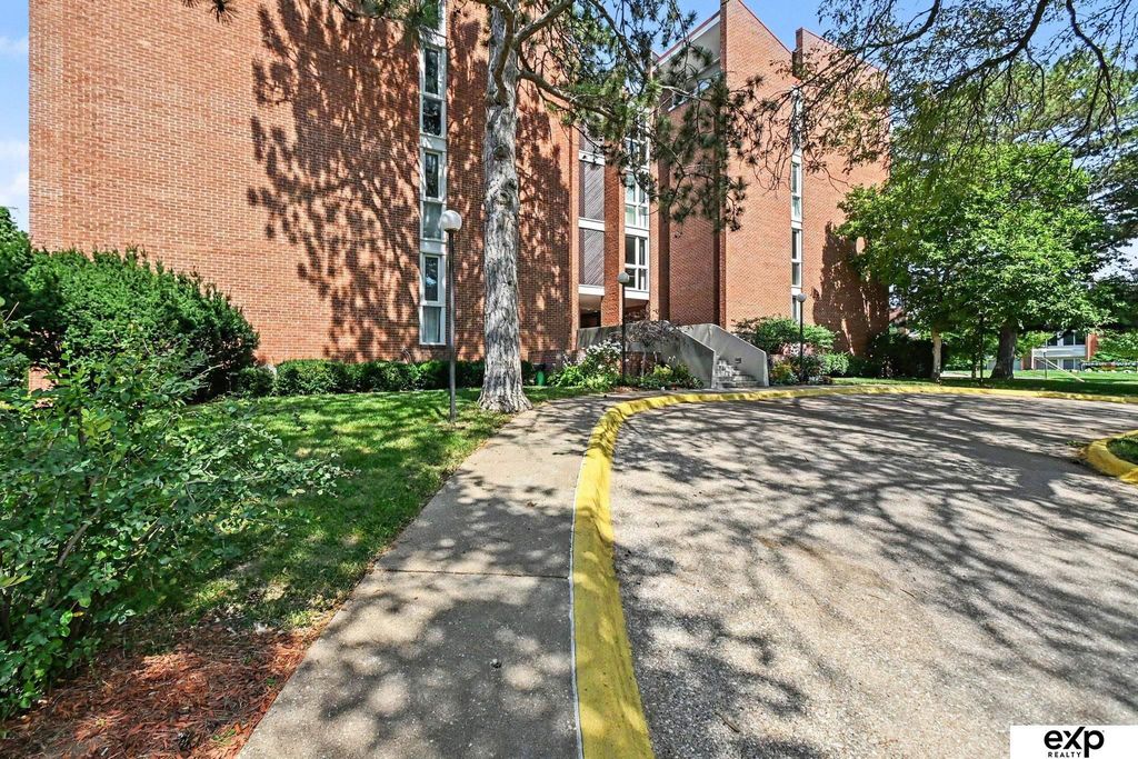 3702 Jackson Street, Unit 201, Omaha