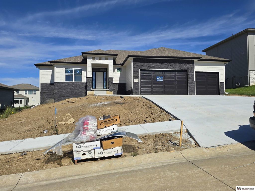 17114 Cora Street, Bennington