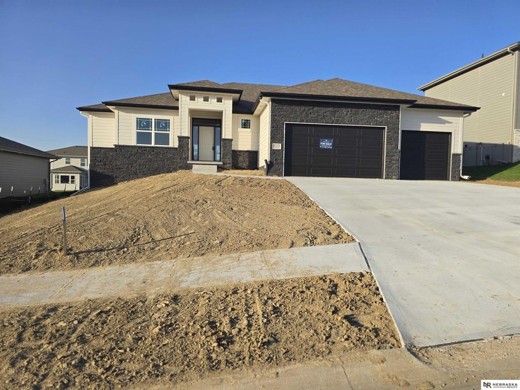 17114 Cora Street, Bennington