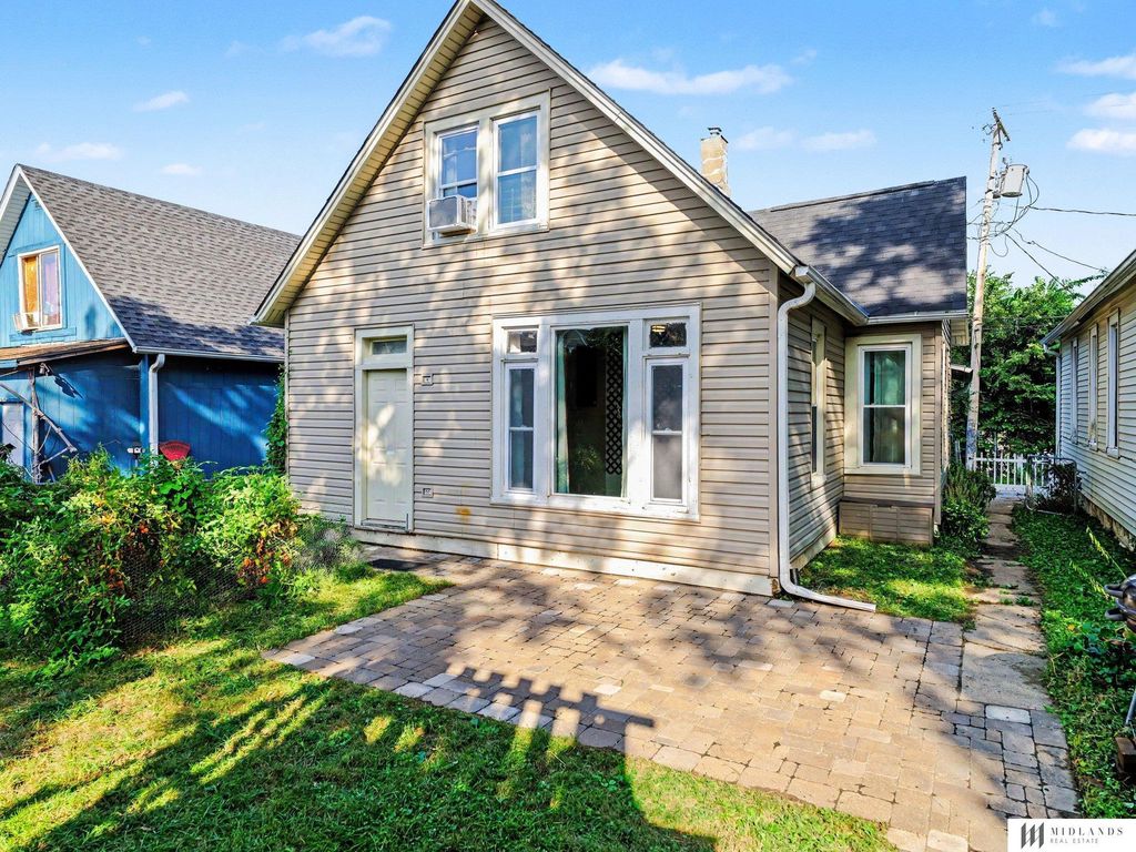 107 Stanford Circle, Omaha