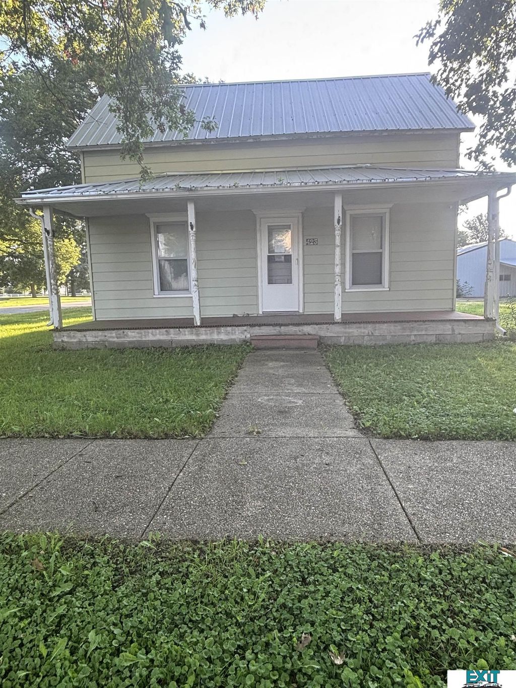 423 N Madison Street, Brainard