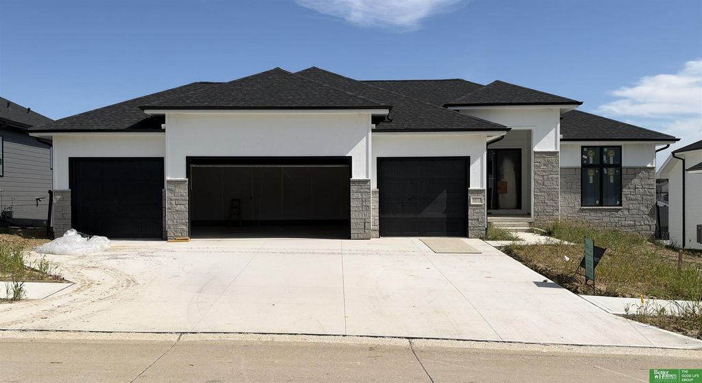 10713 S 219th Avenue, Gretna