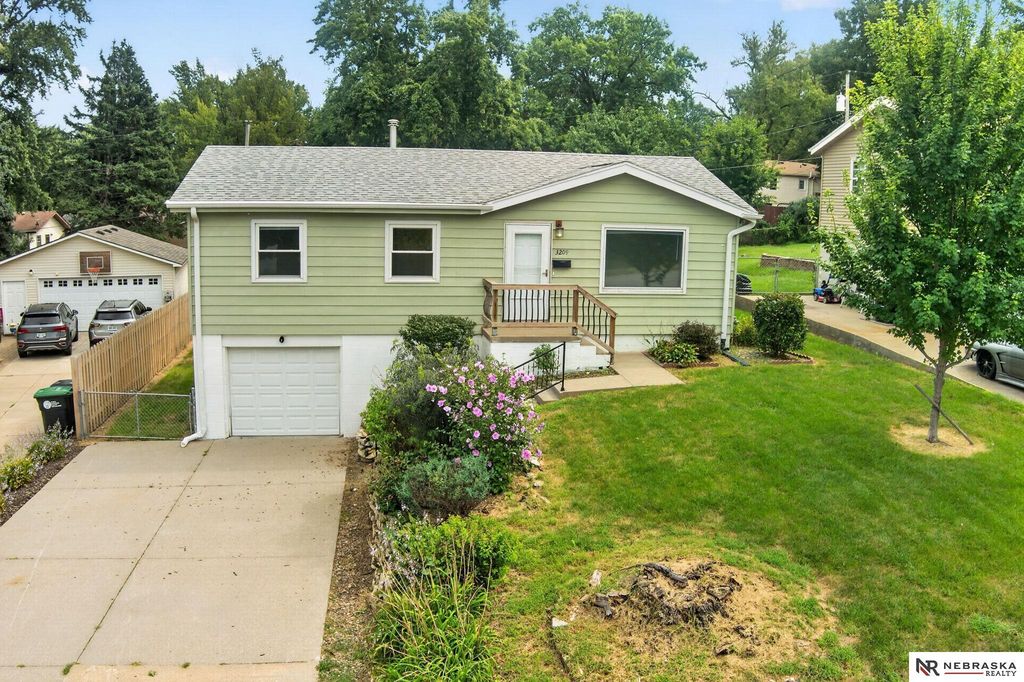 3209 S 90th Avenue, Omaha