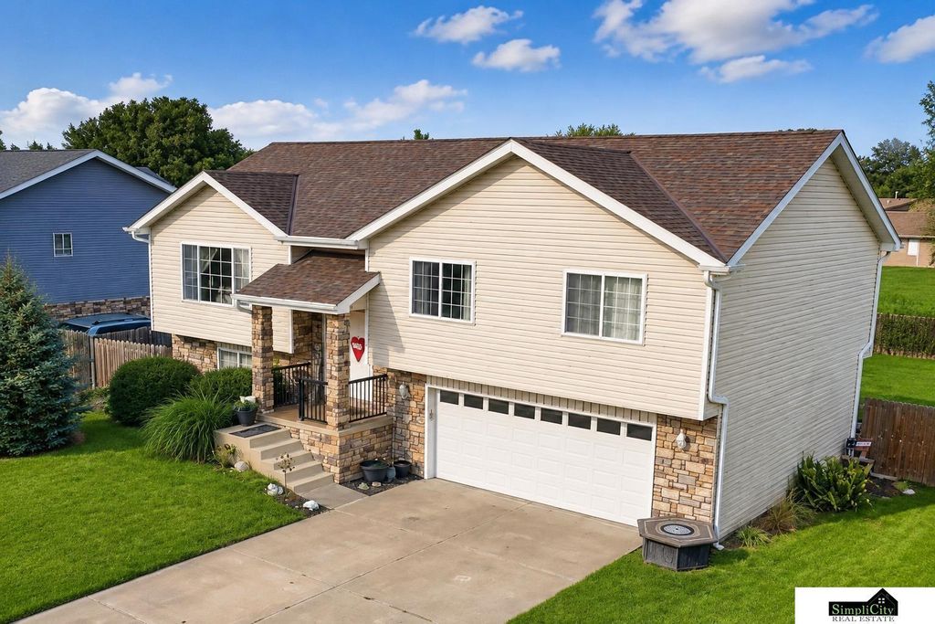11030 N 136th Place, Waverly