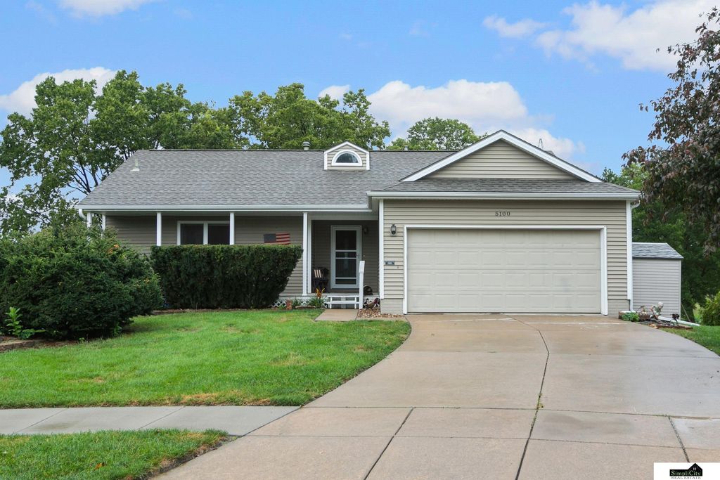 5100 Rosebriar Court, Lincoln