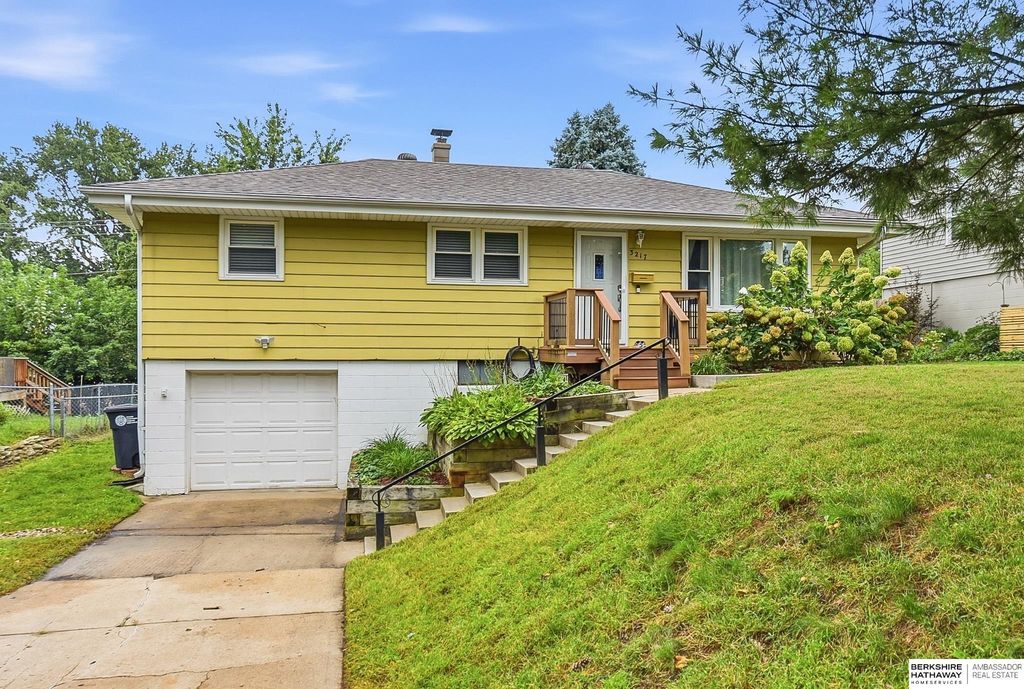 3217 Cornhusker Drive, Omaha