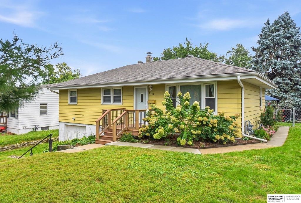 3217 Cornhusker Drive, Omaha