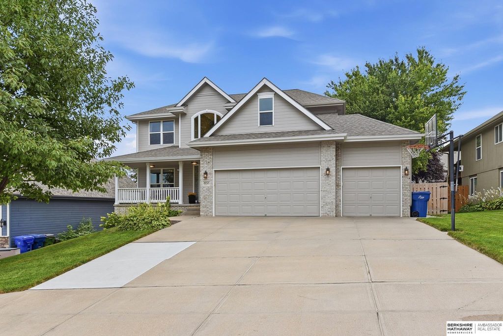 19515 Binney Circle, Elkhorn