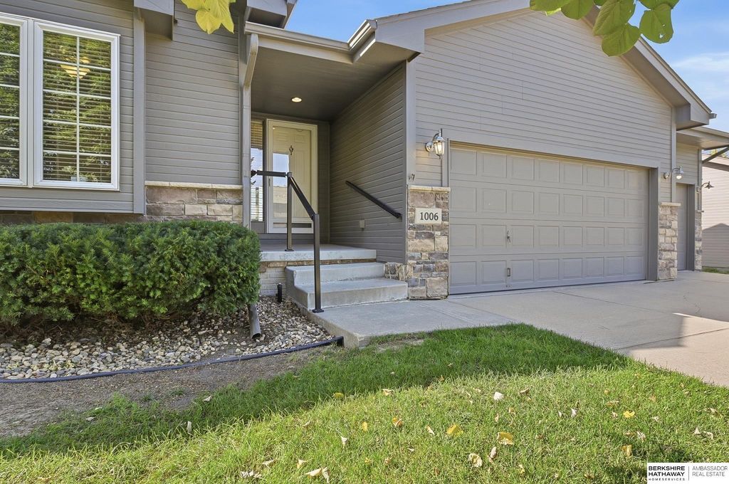 1006 N 185th Street, Elkhorn