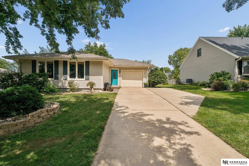 8520 Morning Glory Lane, Lincoln