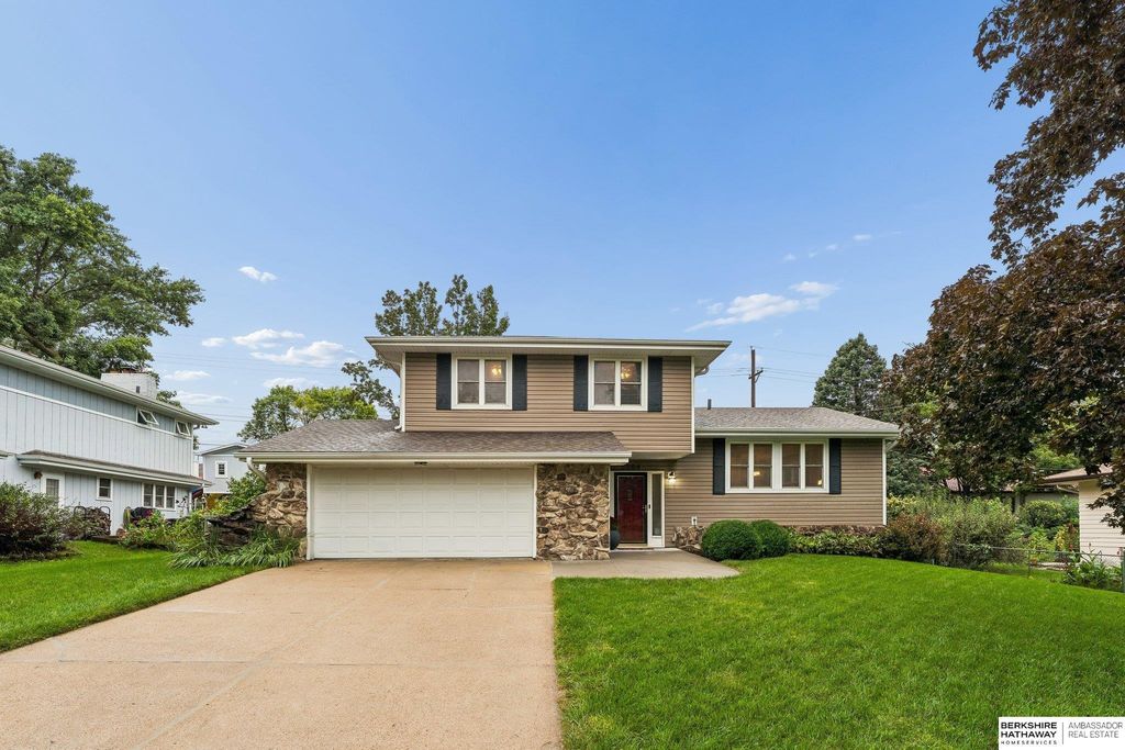 5004 N 103rd Street, Omaha