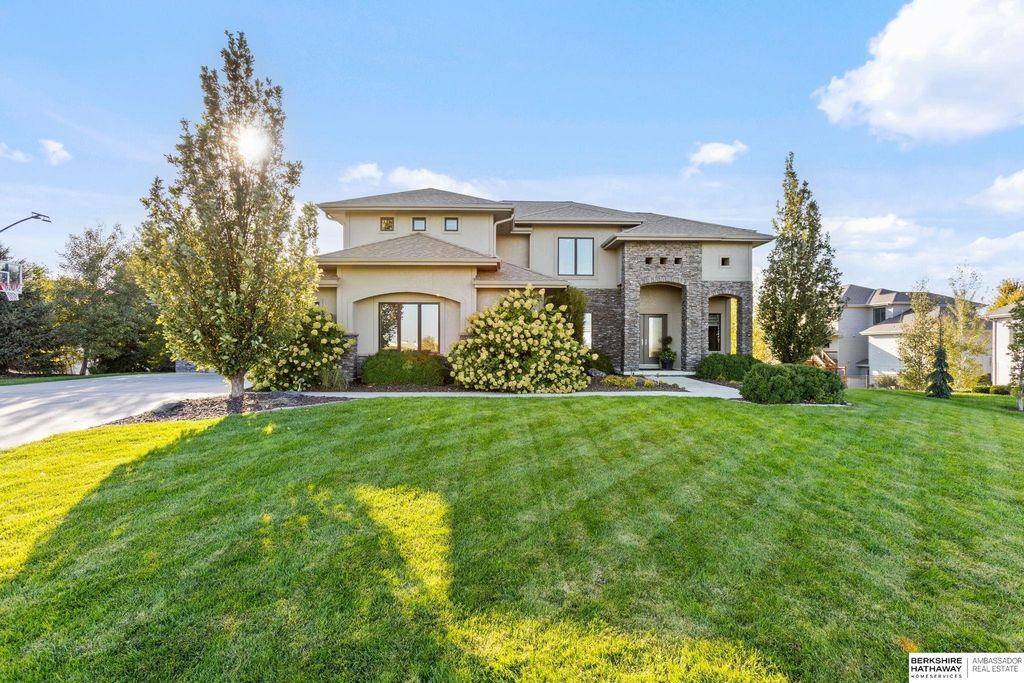 716 N 186 Avenue, Elkhorn