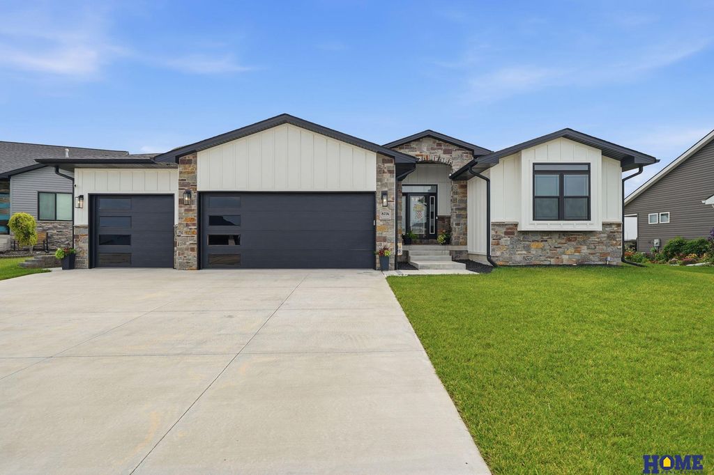 8716 S 83rd Court, Lincoln
