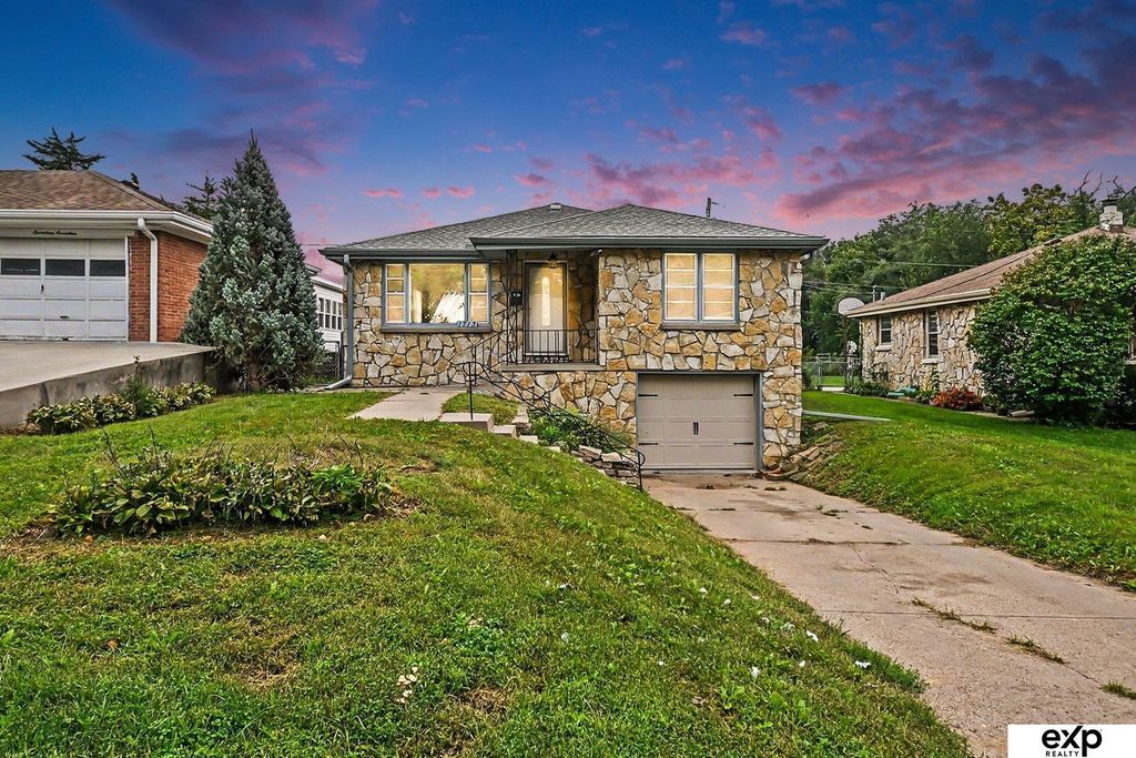 1713 N 70 Avenue, Omaha