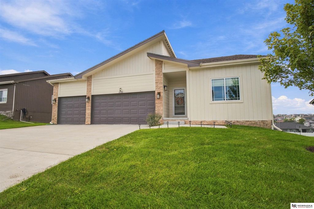 11952 S 107th Avenue, Papillion