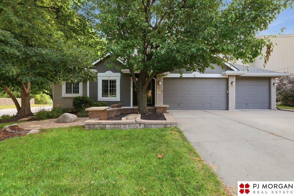 4504 N 167th Street, Omaha