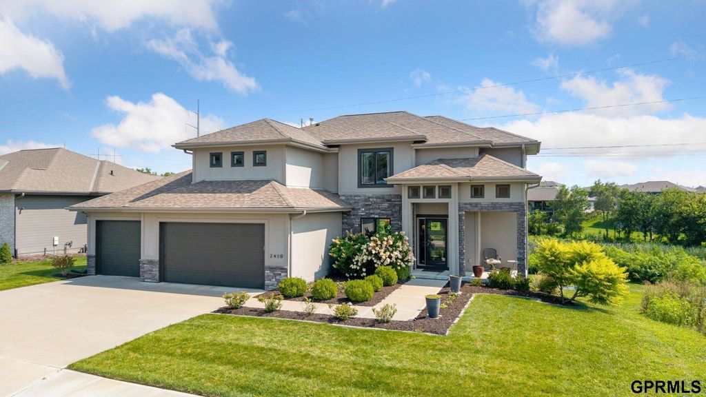 2419 N 187 Avenue, Elkhorn